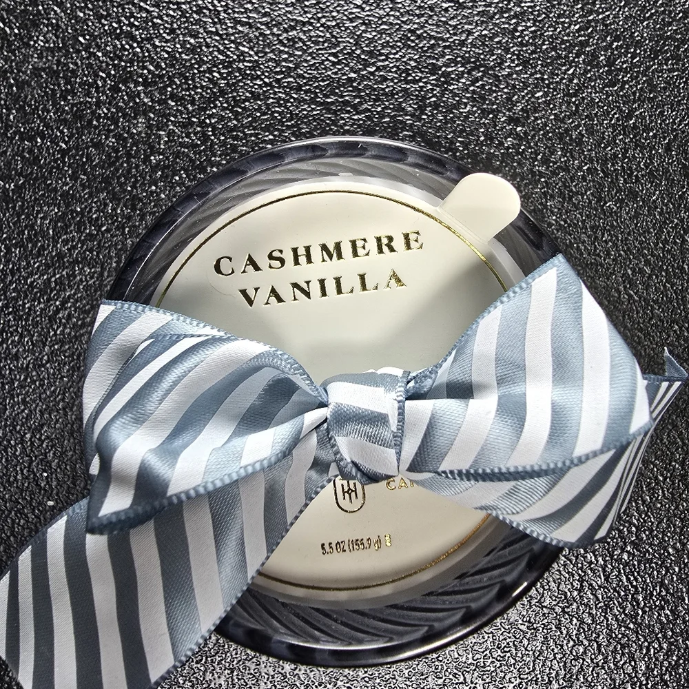 Cashmere Vanilla Scented Candle, 5.5oz - Picture 2 of 2